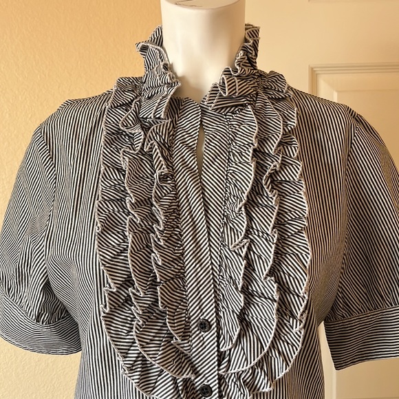 Quiksilver ruffle detail short sleeve blouse Small - Picture 2 of 11